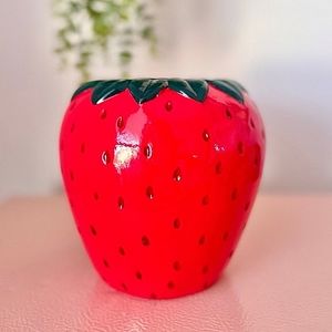 STRAWBERRY PLANTER